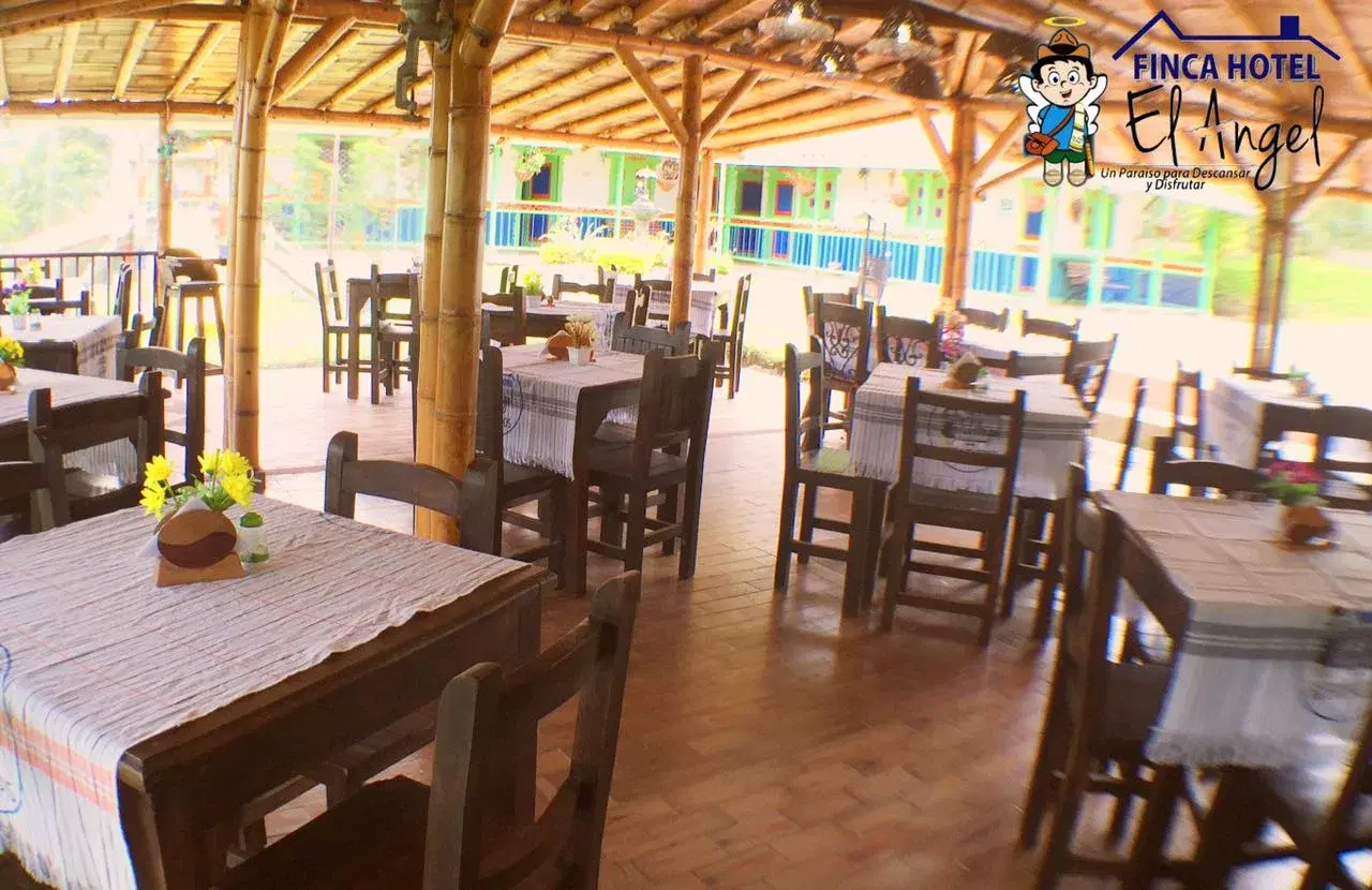 Restaurante y área de comedor